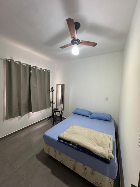 Property building, Bed, TV and multimedia, Photo of the whole room, Bedroom
