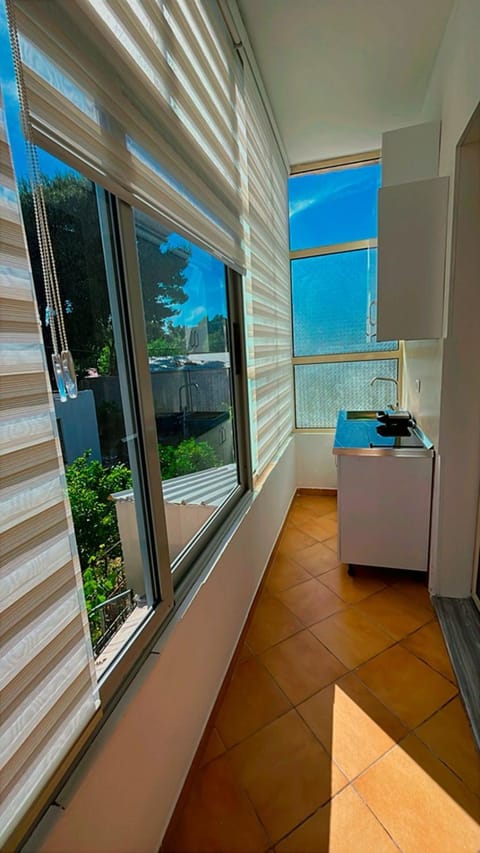 View (from property/room), Balcony/Terrace, Kitchen or kitchenette