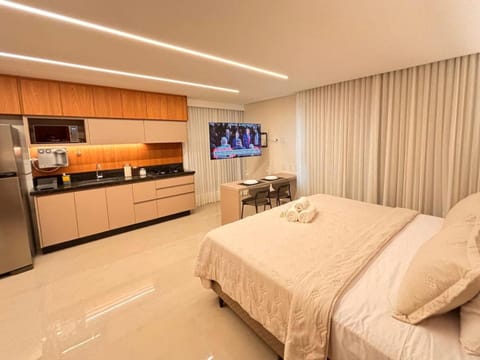 Bed, Dining area, kitchen