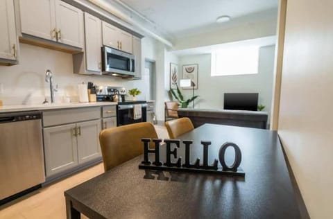 Stylish Studio with Free Parking Near Medical District Apartment in Louisville