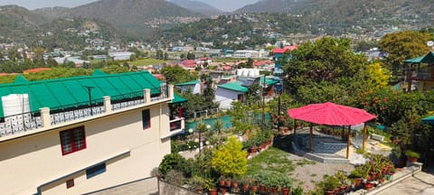 Property building, Nearby landmark, Spring, Day, Neighbourhood, Natural landscape, Bird's eye view, City view, Mountain view, Street view, Location