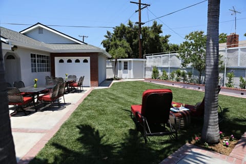 Stunning 8 bedroom 6 bathroom Pool Home House in Anaheim