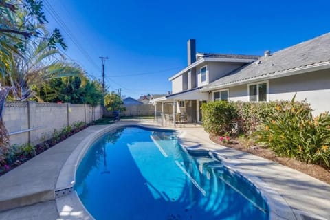 Property building, Day, Garden, Garden view, Pool view, Swimming pool, Swimming pool
