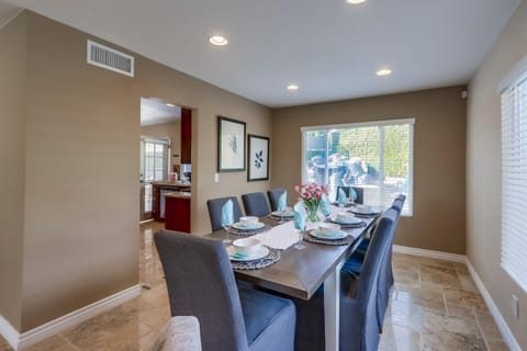 Beautiful Backyard Oasis 5 bedroom 3 Bathroom Home House in Placentia