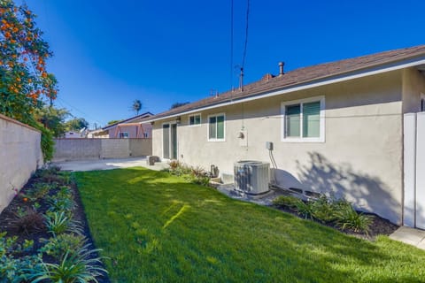 Beautiful Remodel 3 Bedroom 2 bathroom Home with Pool & Jacuzzi House in Fullerton