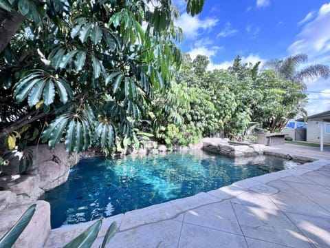 Property building, Day, Garden view, Swimming pool