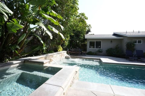 Property building, Day, Garden view, Swimming pool, sunbed