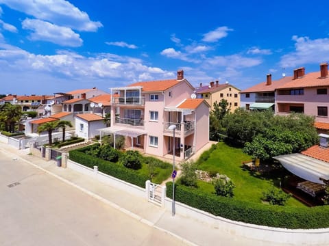 Facade/entrance, Day, Bird's eye view, Summer, Garden, On site, Garden view