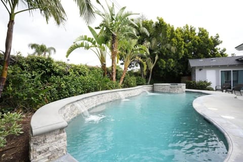 Property building, Day, Garden, Garden view, Pool view, Swimming pool