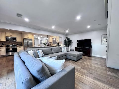 Kitchen or kitchenette, Living room, Photo of the whole room, Seating area