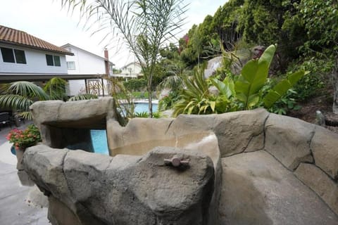 Property building, Day, Garden, Garden view, Swimming pool