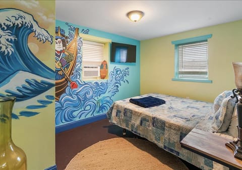 Bed, TV and multimedia, Photo of the whole room, Bedroom
