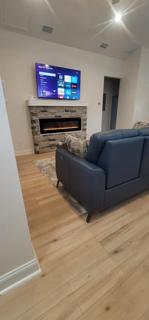 Communal lounge/ TV room, TV and multimedia, Living room, Seating area, Evening entertainment, fireplace