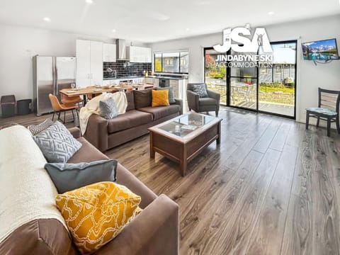 TV and multimedia, Kitchen or kitchenette, Living room, Seating area