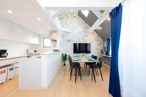 TV and multimedia, Kitchen or kitchenette, Living room, Dining area