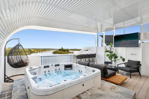 Hot Tub, Hot Tub, Balcony/Terrace, Balcony/Terrace, Pool view, Open Air Bath