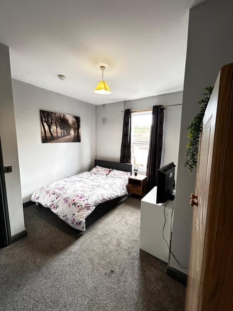Private ensuite room close to Rotherham city centre 5 Vacation rental in Rotherham