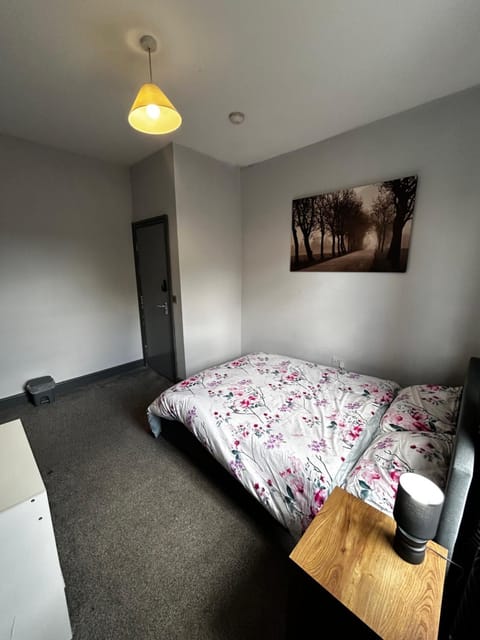 Private ensuite room close to Rotherham city centre 5 Vacation rental in Rotherham