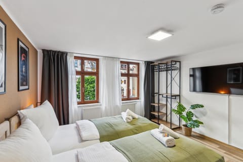Bed, TV and multimedia, Photo of the whole room, Bedroom, towels, wardrobe