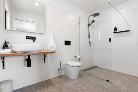 The Derby Lodge 'One Bedroom' apartment retreat! House in Branxholm