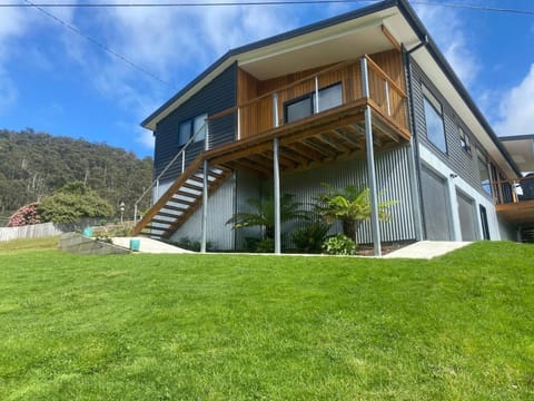 The Derby Lodge 'One Bedroom' apartment retreat! House in Branxholm