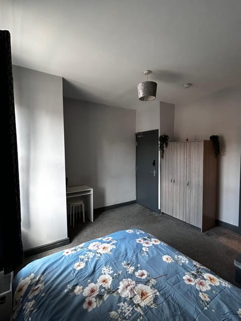 Private ensuite room close to Rotherham city centre 2 Vacation rental in Rotherham