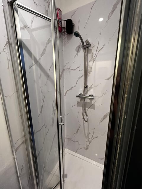 Private ensuite room close to Rotherham city centre 2 Vacation rental in Rotherham