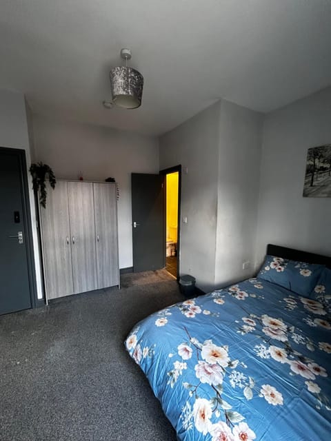 Private ensuite room close to Rotherham city centre 2 Vacation rental in Rotherham
