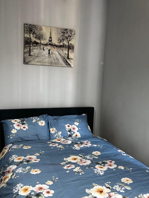 Private ensuite room close to Rotherham city centre 2 Vacation rental in Rotherham