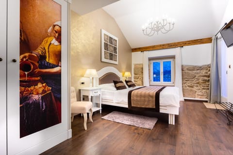 Bed, Photo of the whole room