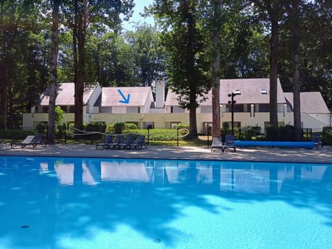 Property building, Pool view, Swimming pool