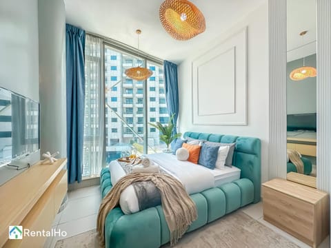 Bed, Living room, Photo of the whole room, Seating area, Bedroom