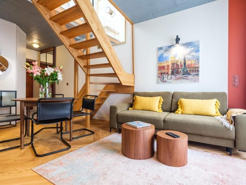 Day, TV and multimedia, Balcony/Terrace, Living room, Photo of the whole room, Decorative detail, Seating area, Dining area, internet, air conditioner