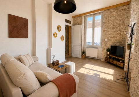 Property building, TV and multimedia, Living room, Seating area