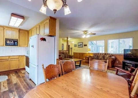 838 Placer Avenue home House in Al Tahoe