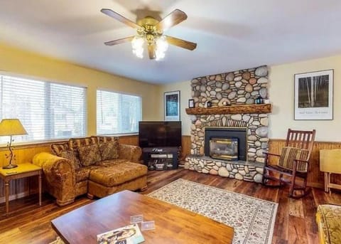 838 Placer Avenue home House in Al Tahoe