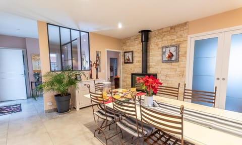 Food and drinks, Dining area, Food, Breakfast, Drinks