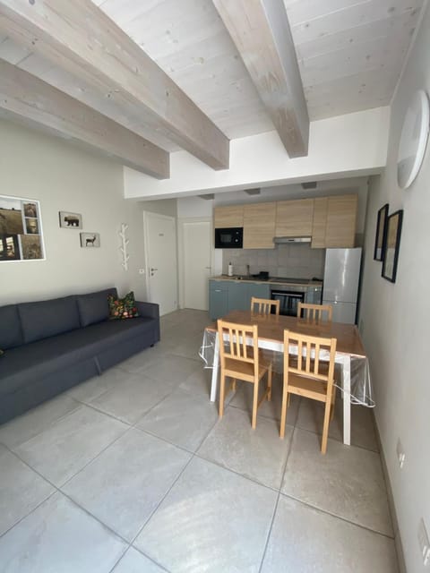 Kitchen or kitchenette, Living room, Seating area, Dining area, Facility for disabled guests, oven, pet friendly, stove