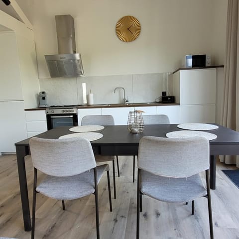 Kitchen or kitchenette, Dining area, dishwasher, oven, toaster