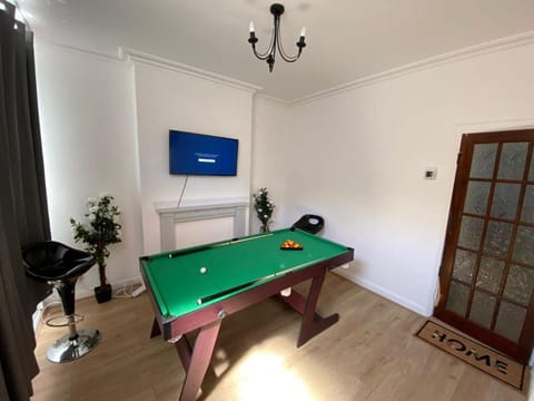 Billiard, Game Room, TV and multimedia, Seating area