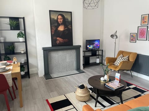 TV and multimedia, Living room, Seating area, Dining area, Evening entertainment