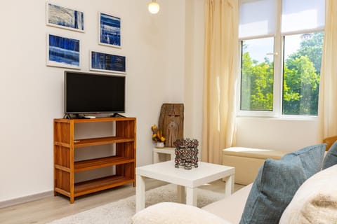 TV and multimedia, View (from property/room), Living room, Seating area, Evening entertainment