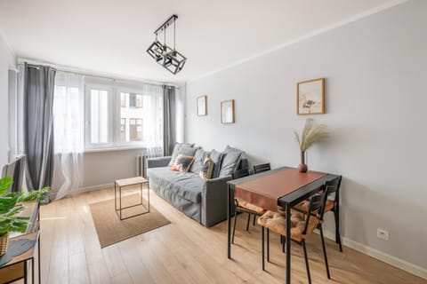 Bed, Photo of the whole room, Seating area, Dining area