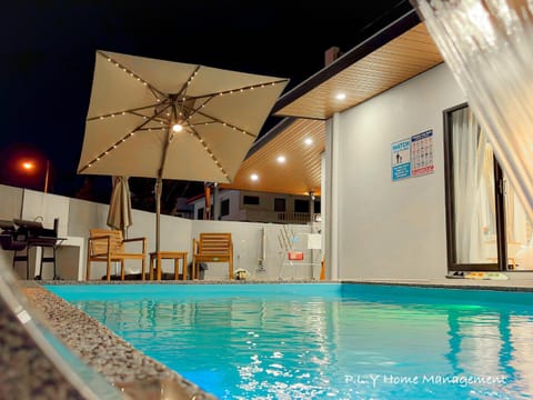 Pool view, Swimming pool, sunbed