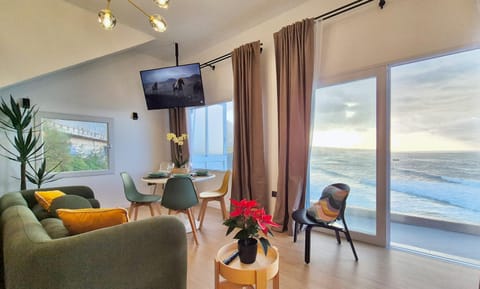 TV and multimedia, Balcony/Terrace, Living room, Dining area, Sea view