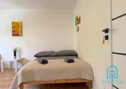Orange Room 2 minutes to City Center Gdynia & Seaside Vacation rental in Pomeranian Voivodeship