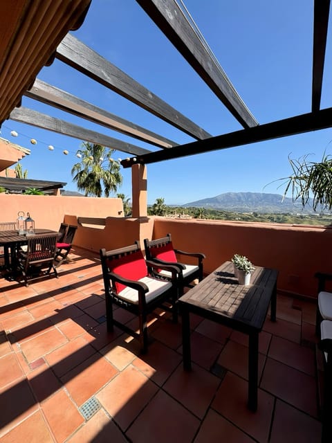 Balcony/Terrace, Mountain view