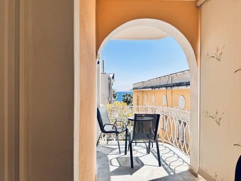 Patio, Day, Natural landscape, View (from property/room), Balcony/Terrace, Dining area, Sea view