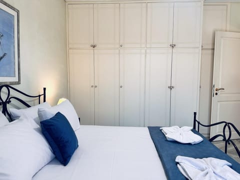 Bed, Photo of the whole room, Bedroom, towels, wardrobe