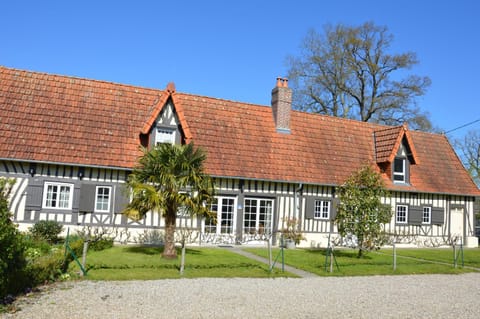 Property building, Day, Garden, Garden view